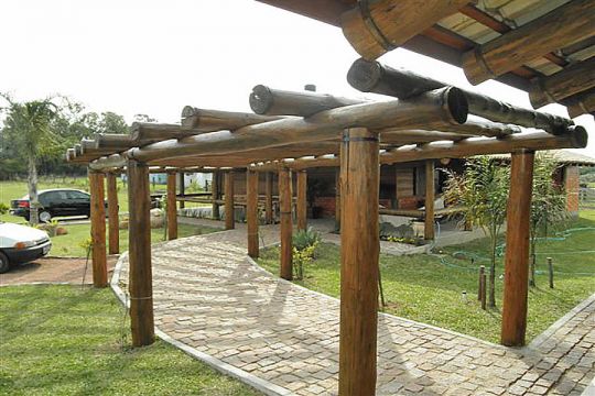 PERGOLADOS EM EUCALIPTO TRATADO